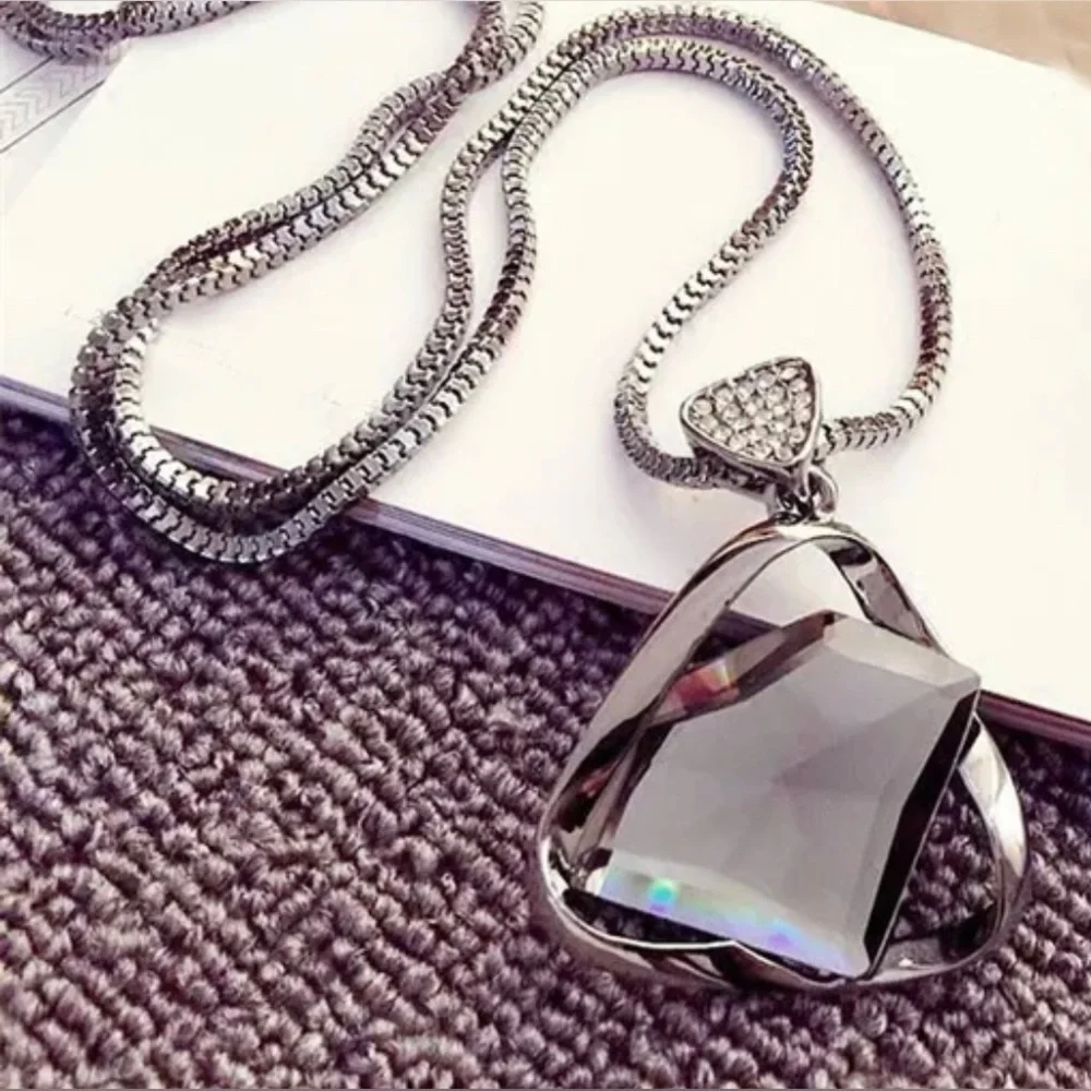New Fashion Charm Geometry Crystal Glass Pendant Necklace Black Gold - Picture 5 of 7